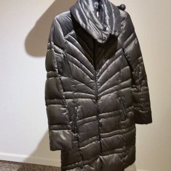 BERNARDO packable ultralight goose down puffer/coat - Picture 2 of 5